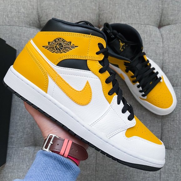 HOST PICK! π€π Nike Air Jordan 1 Retro Mid - Picture 3 of 4